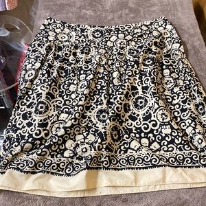 Dana Buchman skirt size 14 does have small stain inside hem area see pictures
